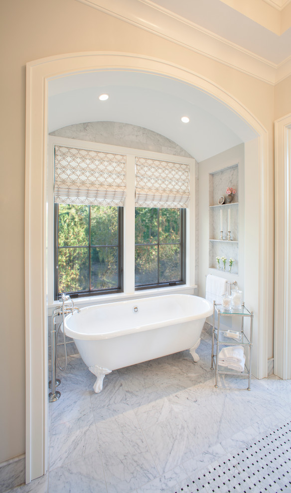 グランドラピッズにあるトラディショナルスタイルのおしゃれな浴室の写真