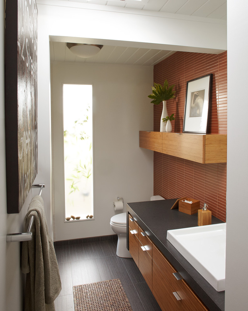 Источник вдохновения для домашнего уюта: ванная комната в стиле модернизм с оранжевой плиткой