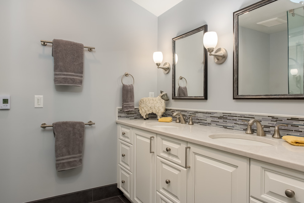 Design ideas for a medium sized traditional ensuite bathroom in Milwaukee with flat-panel cabinets, a walk-in shower, a wall mounted toilet, grey tiles, glass tiles, grey walls, porcelain flooring, a built-in sink, quartz worktops, black floors and an open shower.
