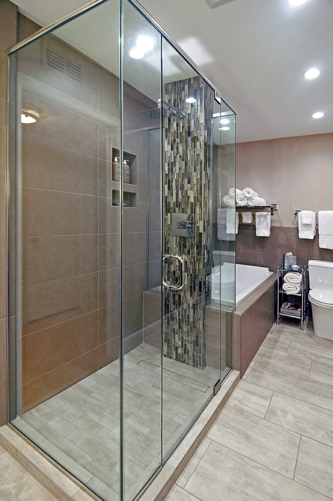 Bathroom - modern bathroom idea in Orlando