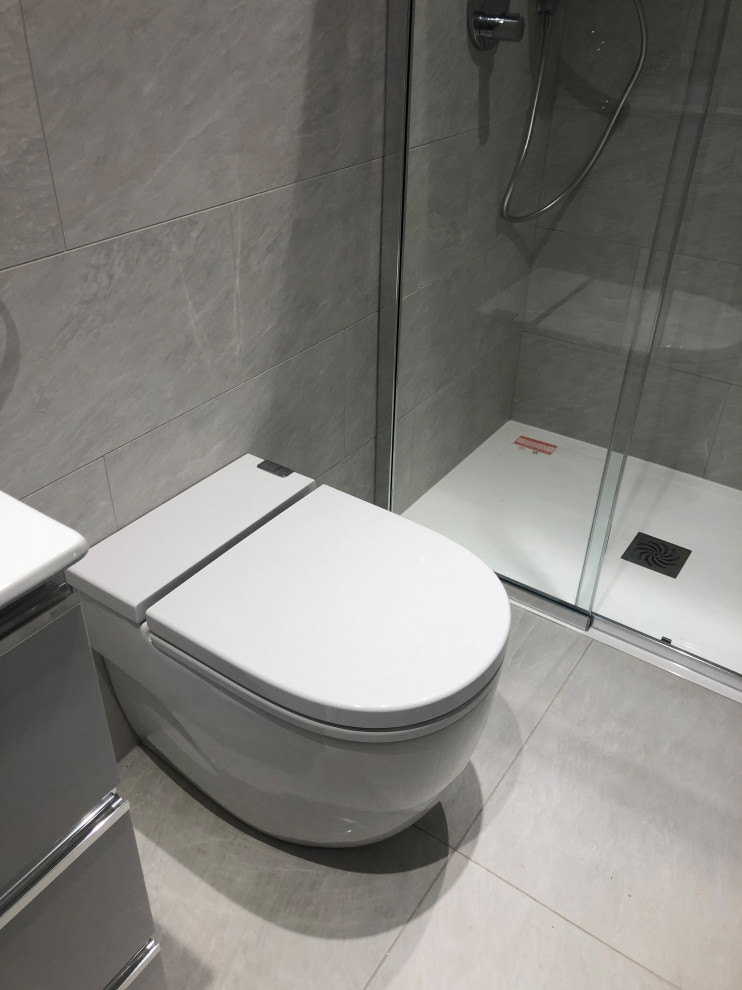 Contemporary bathroom in London.