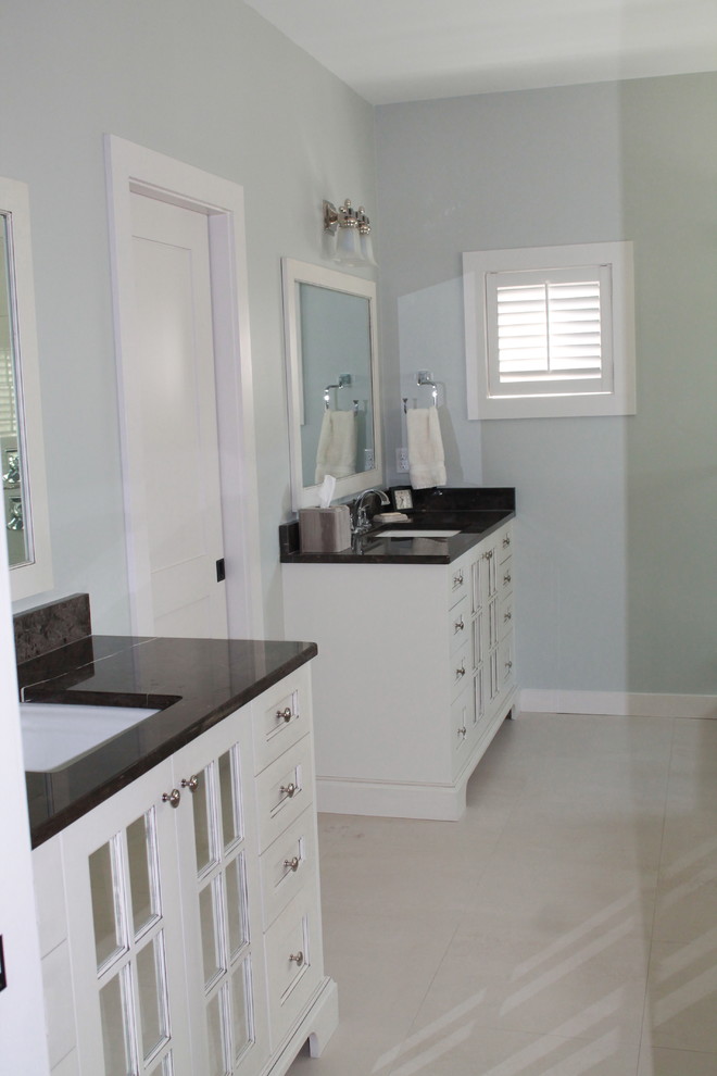 This is an example of a beach style bathroom in Jacksonville.