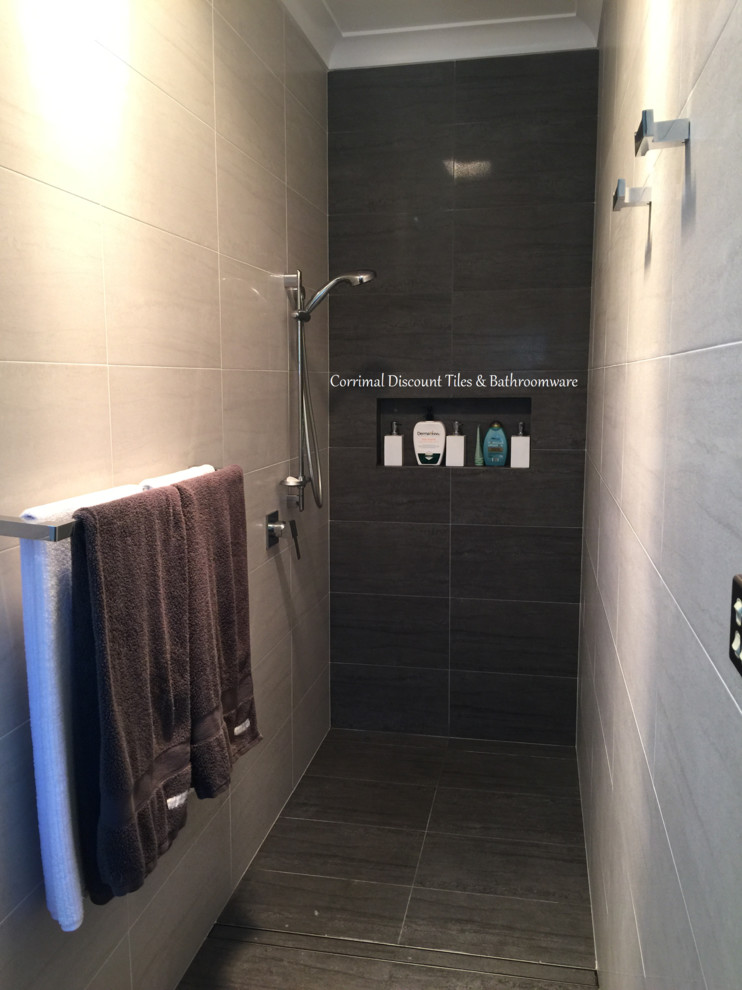 Elizabeth Underwood Drive, Woonona Ensuite Moderne Salle de Bain