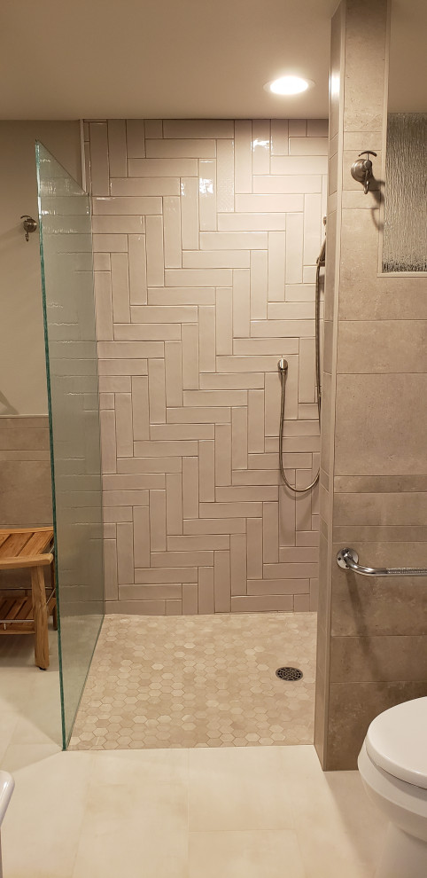 Medium sized retro ensuite bathroom in Seattle with shaker cabinets, grey cabinets, an alcove bath, a built-in shower, grey tiles, ceramic tiles, porcelain flooring, a submerged sink, quartz worktops, an open shower, white worktops, a single sink and a freestanding vanity unit.