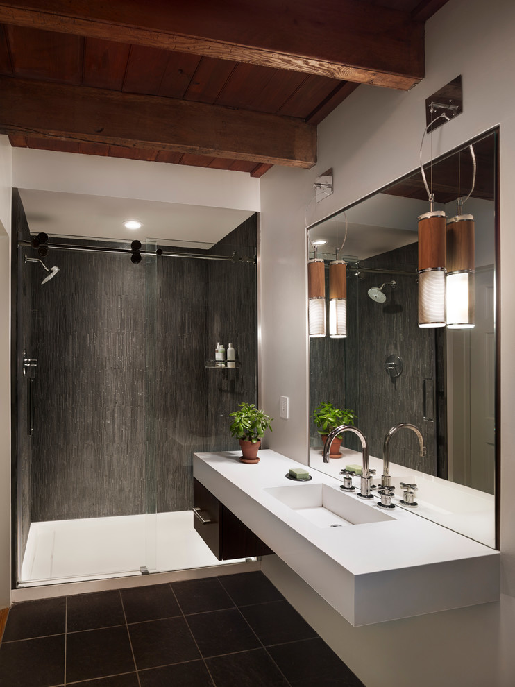 Modelo de cuarto de baño rectangular contemporáneo con lavabo integrado