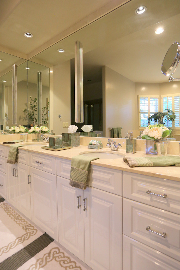 Design ideas for a large classic bathroom in Los Angeles with beige walls.