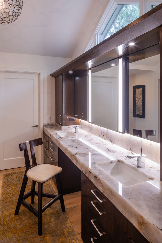Photo of a large classic ensuite bathroom in Chicago with flat-panel cabinets, dark wood cabinets, white walls, medium hardwood flooring, a submerged sink, marble worktops, brown floors and multi-coloured worktops.
