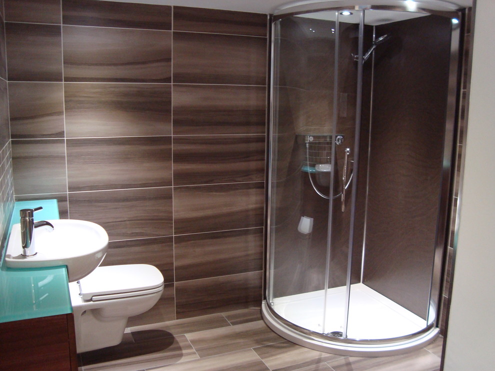 他の地域にある高級な小さなコンテンポラリースタイルのおしゃれな浴室の写真