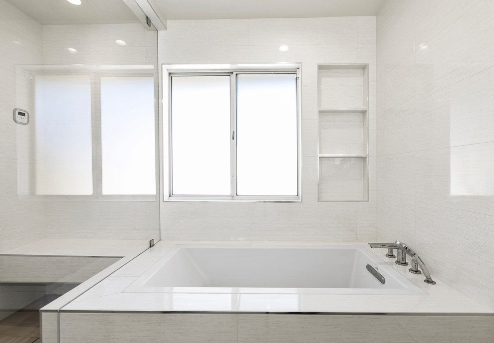 Photo of a medium sized modern bathroom in Los Angeles with flat-panel cabinets, white cabinets, white tiles, porcelain tiles, white walls, porcelain flooring and grey floors.