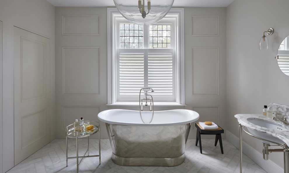 Inspiration for a classic bathroom in Hertfordshire.