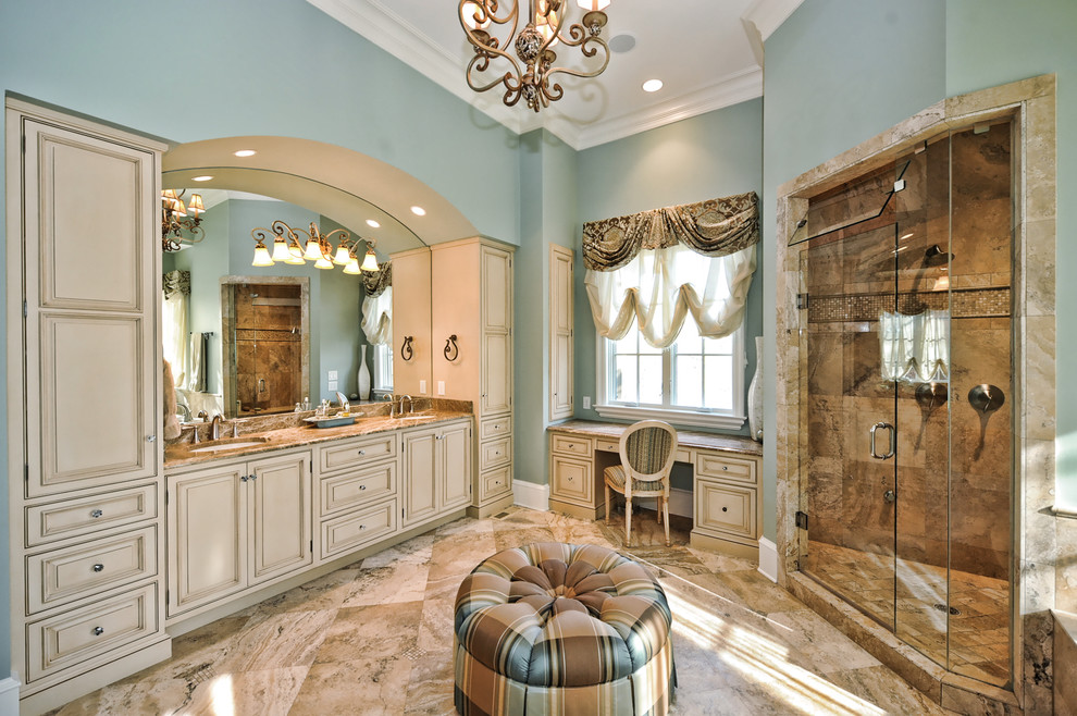 На фото: ванная комната: освещение в классическом стиле с врезной раковиной, душем в нише и бежевой плиткой