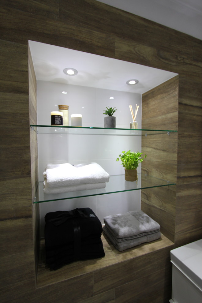 Immagine di una stanza da bagno padronale moderna di medie dimensioni
