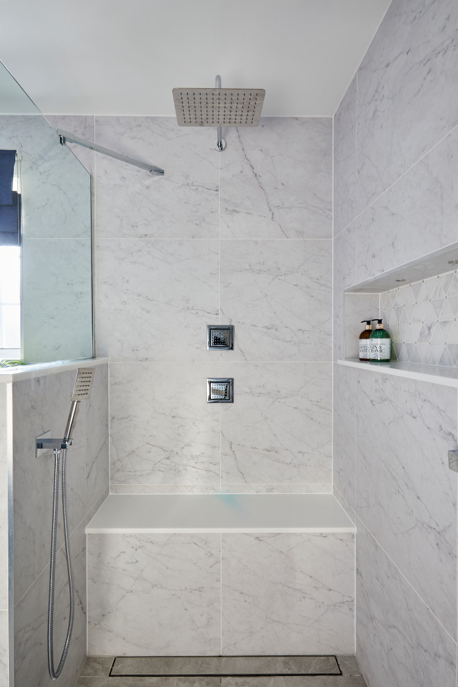 Ensuite wetroom in Ashtead Moderno Cuarto de baño Surrey de