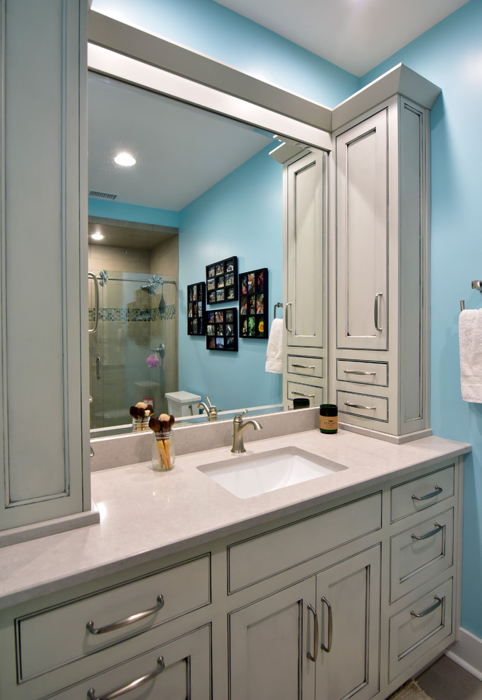 Inspiration for a mid-sized cottage kids' ceramic tile and gray floor bathroom remodel in Atlanta with recessed-panel cabinets, gray cabinets, a one-piece toilet, blue walls and an undermount sink
