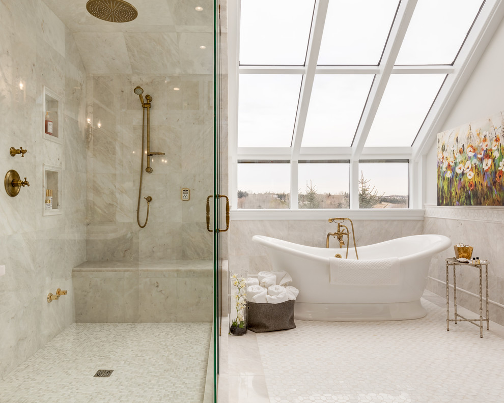 На фото: ванная комната в классическом стиле с отдельно стоящей ванной, угловым душем, бежевой плиткой, бежевыми стенами, белым полом, душем с распашными дверями и полом из мозаичной плитки с