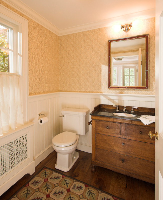 Réalisation d'une grande salle de bain tradition en bois foncé avec un lavabo encastré, un placard en trompe-l'oeil, un plan de toilette en granite, WC séparés et un sol en bois brun.