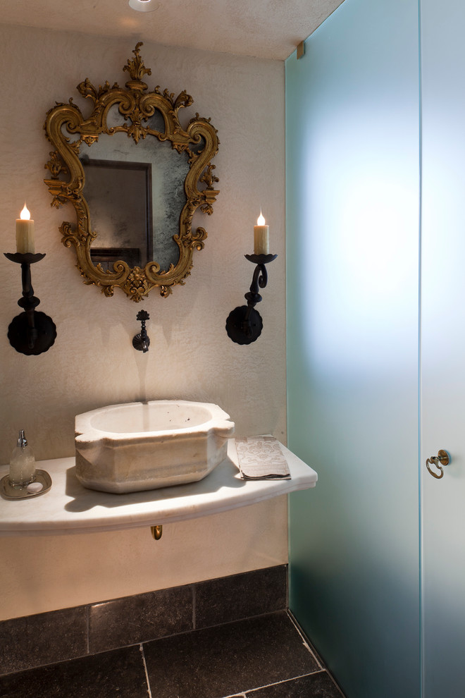 ボルチモアにあるトラディショナルスタイルのおしゃれな浴室 (ベッセル式洗面器) の写真