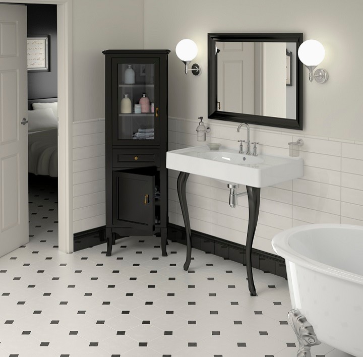 Стильный дизайн: главная ванная комната среднего размера в стиле неоклассика (современная классика) с фасадами в стиле шейкер, темными деревянными фасадами, ванной на ножках, душем над ванной, унитазом-моноблоком, бежевой плиткой, черной плиткой, черно-белой плиткой, серой плиткой, разноцветной плиткой, белой плиткой, керамогранитной плиткой, белыми стенами, полом из керамогранита, настольной раковиной и столешницей из искусственного кварца - последний тренд