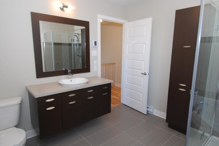 Examples of vanities in melamine Modern Bathroom Montreal by