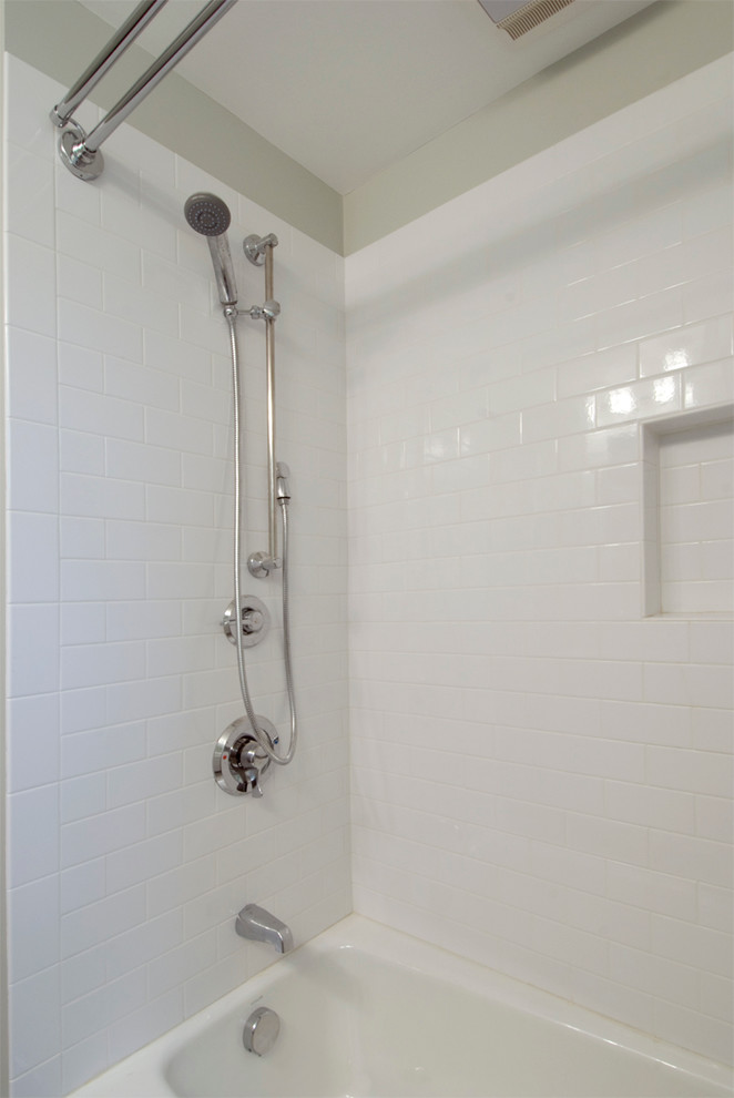 Imagen de cuarto de baño principal clásico de tamaño medio