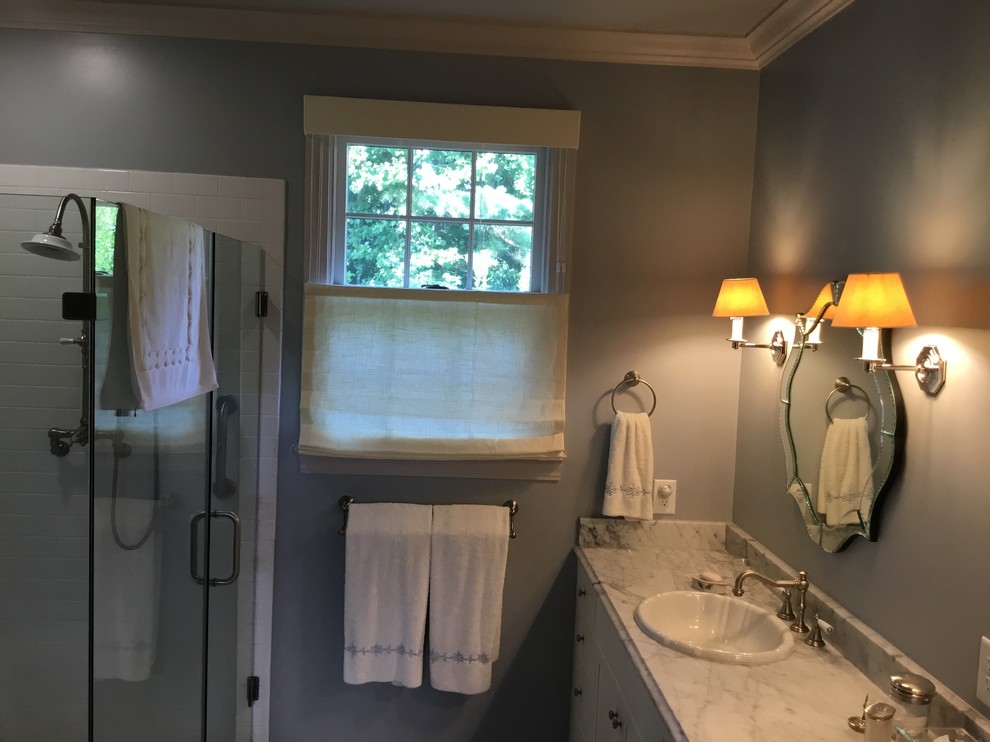 Modernes Badezimmer in Raleigh