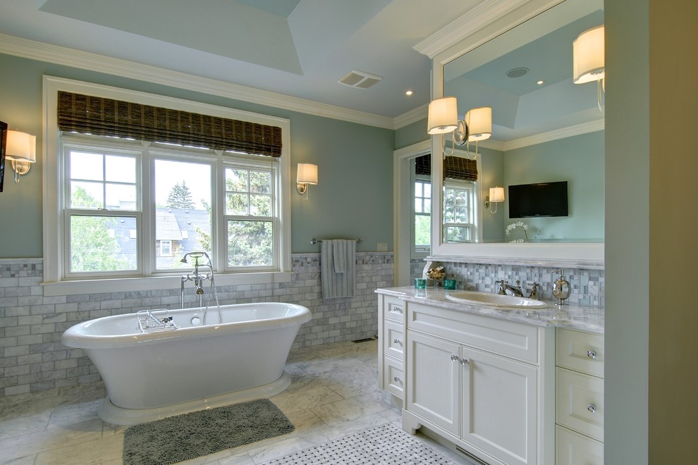 Example of an arts and crafts bathroom design in Calgary
