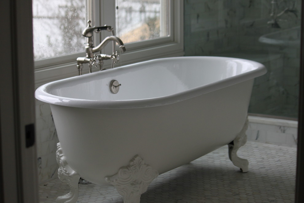 Design ideas for a large classic ensuite bathroom in New York with white tiles, white walls and marble flooring.