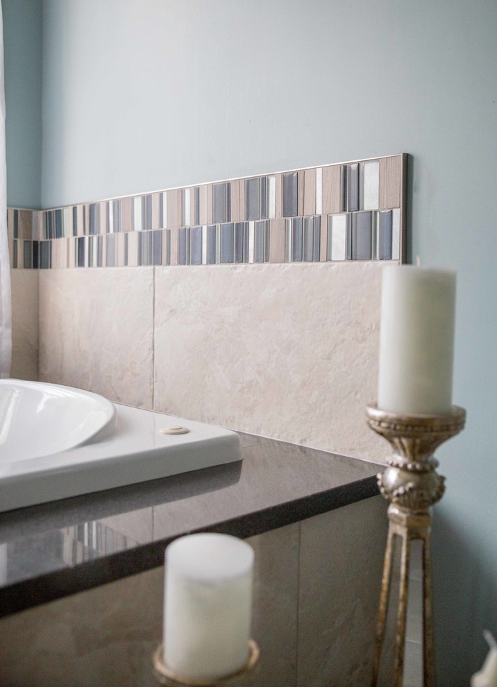 На фото: главная ванная комната в современном стиле с накладной ванной, плиткой мозаикой, синими стенами, душем над ванной и разноцветной плиткой