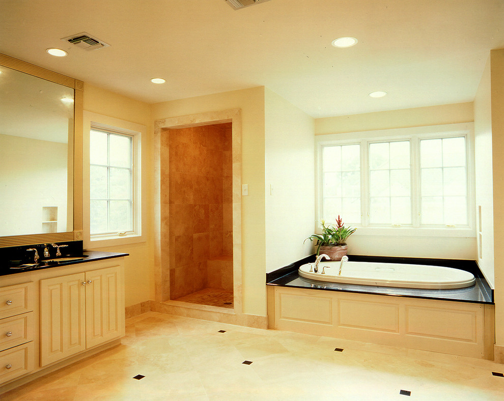 Example of a classic bathroom design in New Orleans