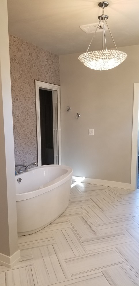 Photo of a large classic ensuite bathroom in Milwaukee with a one-piece toilet, grey walls, granite worktops and multi-coloured floors.