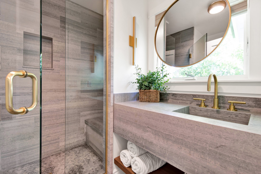 Стильный дизайн: ванная комната среднего размера в стиле кантри - последний тренд