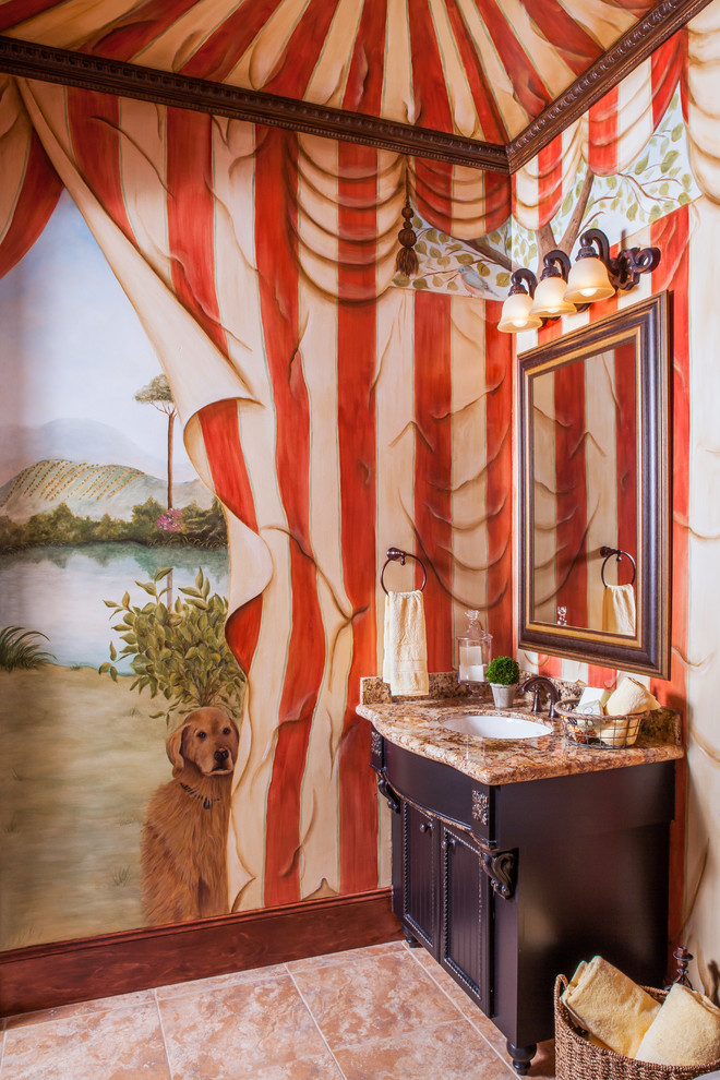 Foto di una stanza da bagno chic con lavabo sottopiano, consolle stile comò, ante in legno bruno, top in granito e WC monopezzo
