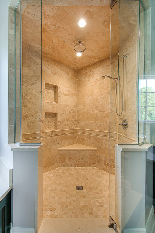 Идея дизайна: большая главная ванная комната в стиле неоклассика (современная классика) с фасадами в стиле шейкер, темными деревянными фасадами, накладной ванной, душем в нише, раздельным унитазом, бежевой плиткой, каменной плиткой, бежевыми стенами, полом из известняка, врезной раковиной и столешницей из известняка