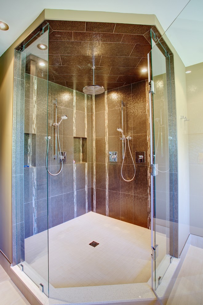 Large traditional bathroom in Toronto with a hot tub and a walk-in shower.