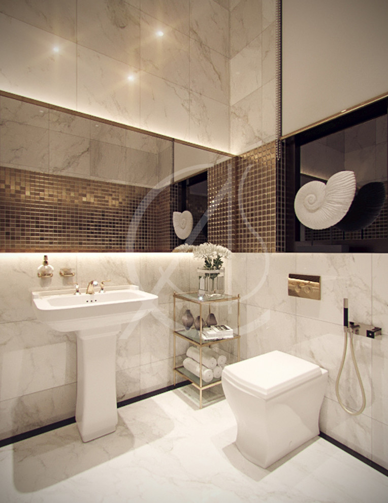 Idéer för att renovera ett funkis vit vitt badrum med dusch, med en toalettstol med hel cisternkåpa, vit kakel, marmorkakel, vita väggar, marmorgolv, ett fristående handfat och vitt golv