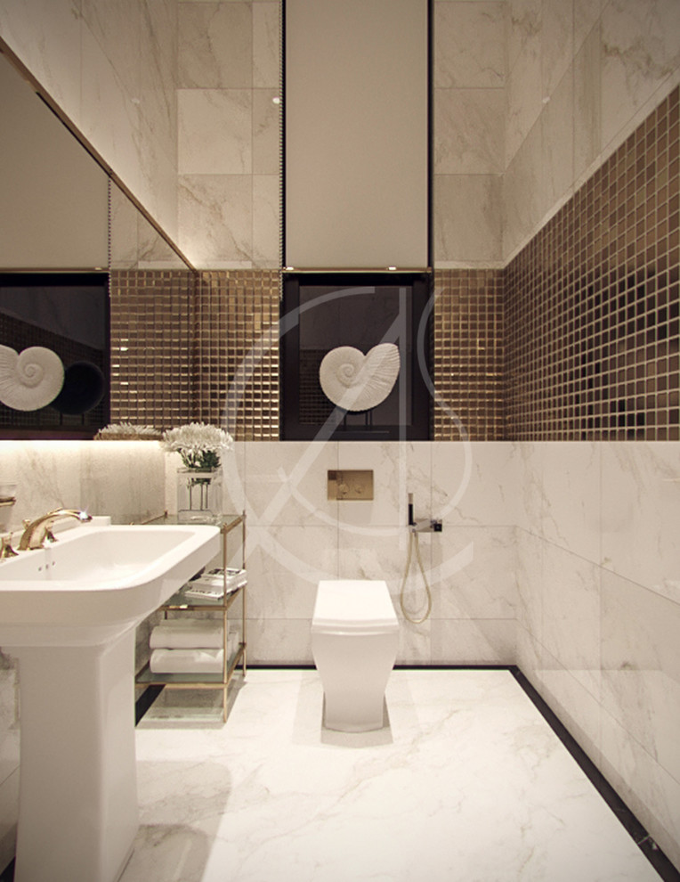 Foto på ett funkis vit badrum med dusch, med en toalettstol med hel cisternkåpa, vit kakel, marmorkakel, vita väggar, marmorgolv, ett fristående handfat och vitt golv
