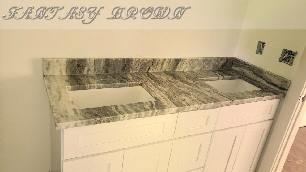 Mittelgroßes Modernes Badezimmer mit braunen Schränken, Einbauwaschbecken, Marmor-Waschbecken/Waschtisch, brauner Waschtischplatte und Doppelwaschbecken in Atlanta