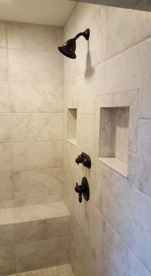 Пример оригинального дизайна: главная ванная комната среднего размера в стиле модернизм
