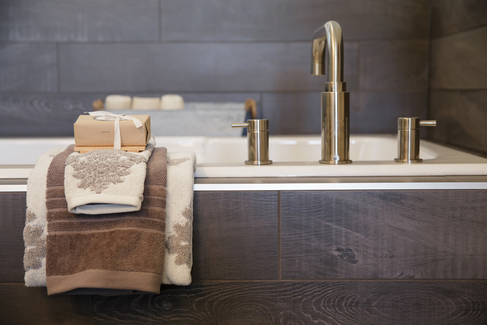 Inspiration for a contemporary bathroom remodel in Calgary