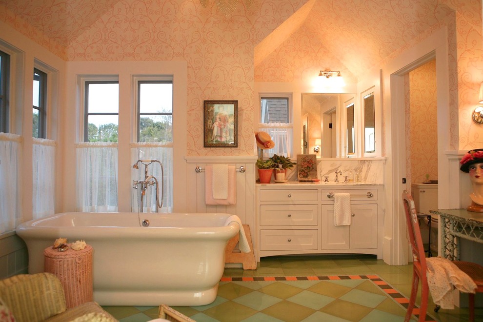 Пример оригинального дизайна: большая ванная комната в стиле кантри