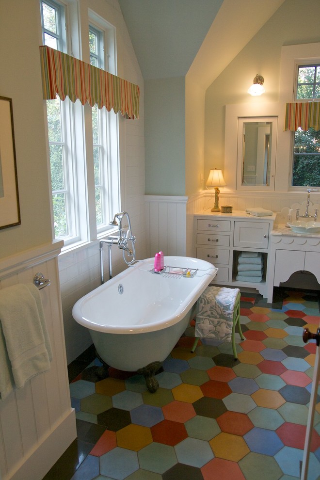 This is an example of a rural family bathroom in Los Angeles with multi-coloured floors.