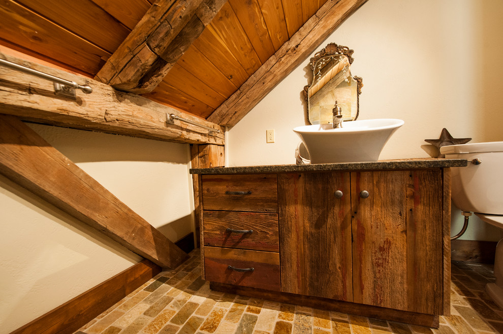 Example of a cottage bathroom design in Austin