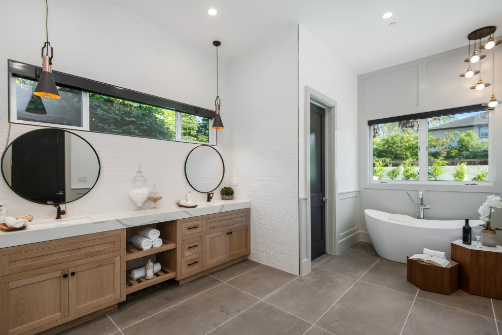 This is an example of a farmhouse bathroom in Los Angeles.