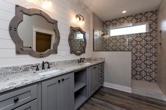 Farmhouse Edgewater Plan - Landhausstil - Badezimmer - Sonstige - von