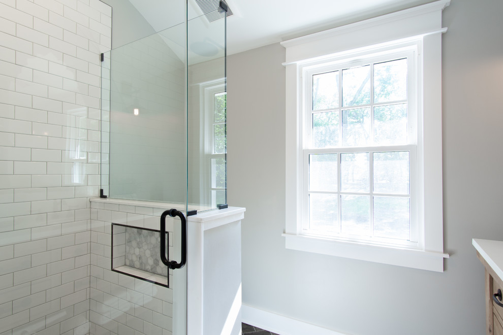 Imagen de cuarto de baño de estilo de casa de campo de tamaño medio