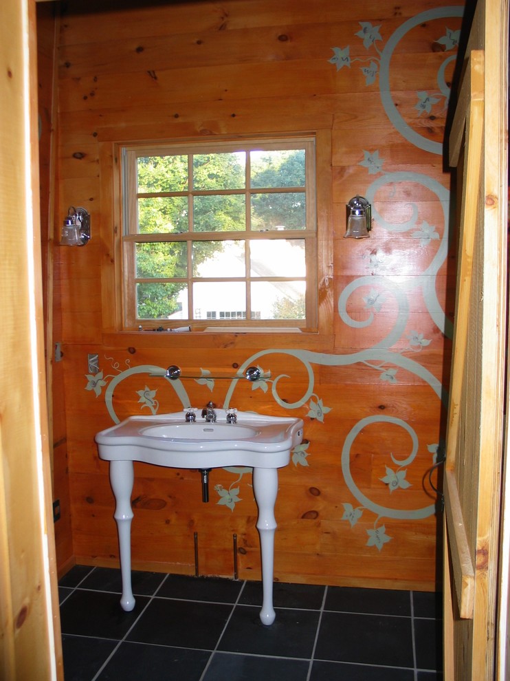 Inspiration for a bohemian bathroom in Bridgeport.