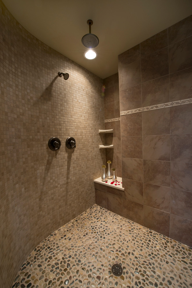 Пример оригинального дизайна: ванная комната в классическом стиле
