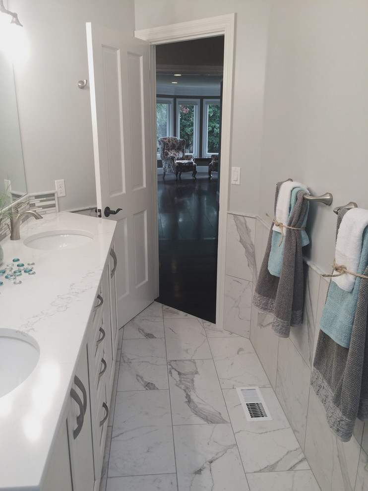 Example of a small transitional kids' black and white tile and porcelain tile porcelain tile bathroom design in Seattle with an undermount sink, shaker cabinets, white cabinets, quartz countertops, a two-piece toilet and gray walls