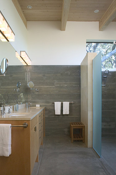Inspiration for a modern bathroom remodel in San Francisco