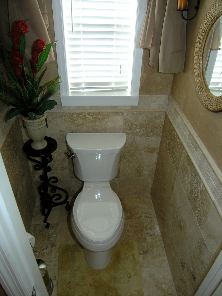 Immagine di una stanza da bagno classica